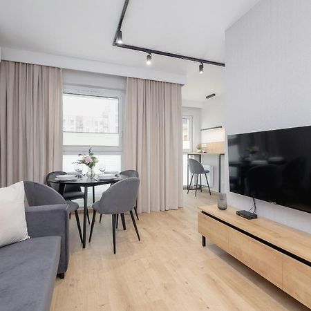 Bright Apartment In Krakow With Garden, Air Conditioning, Parking And Desk By Renters Prestige Exteriér fotografie
