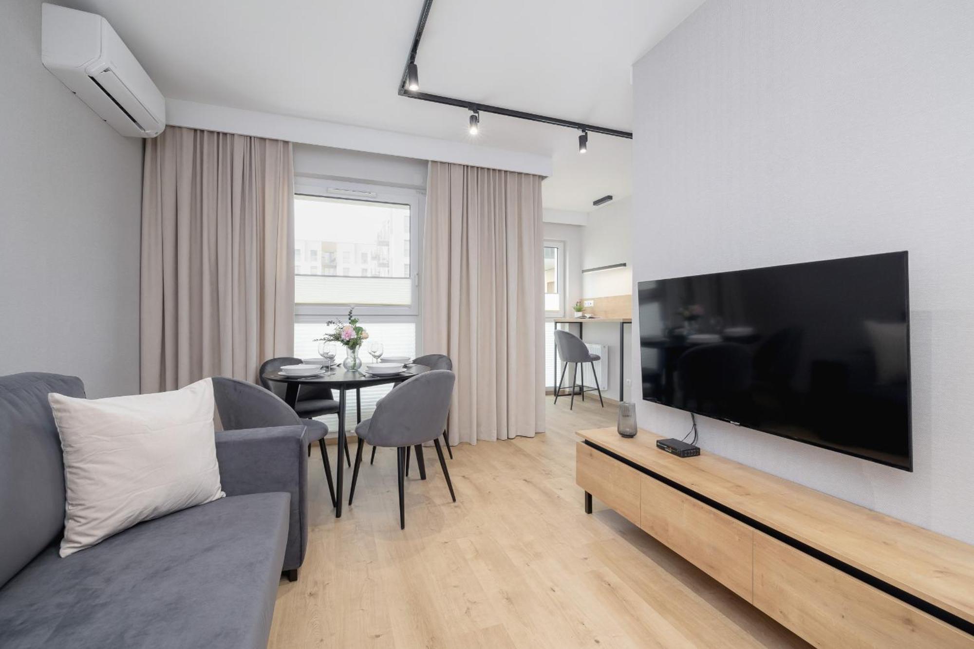 Bright Apartment In Krakow With Garden, Air Conditioning, Parking And Desk By Renters Prestige Exteriér fotografie