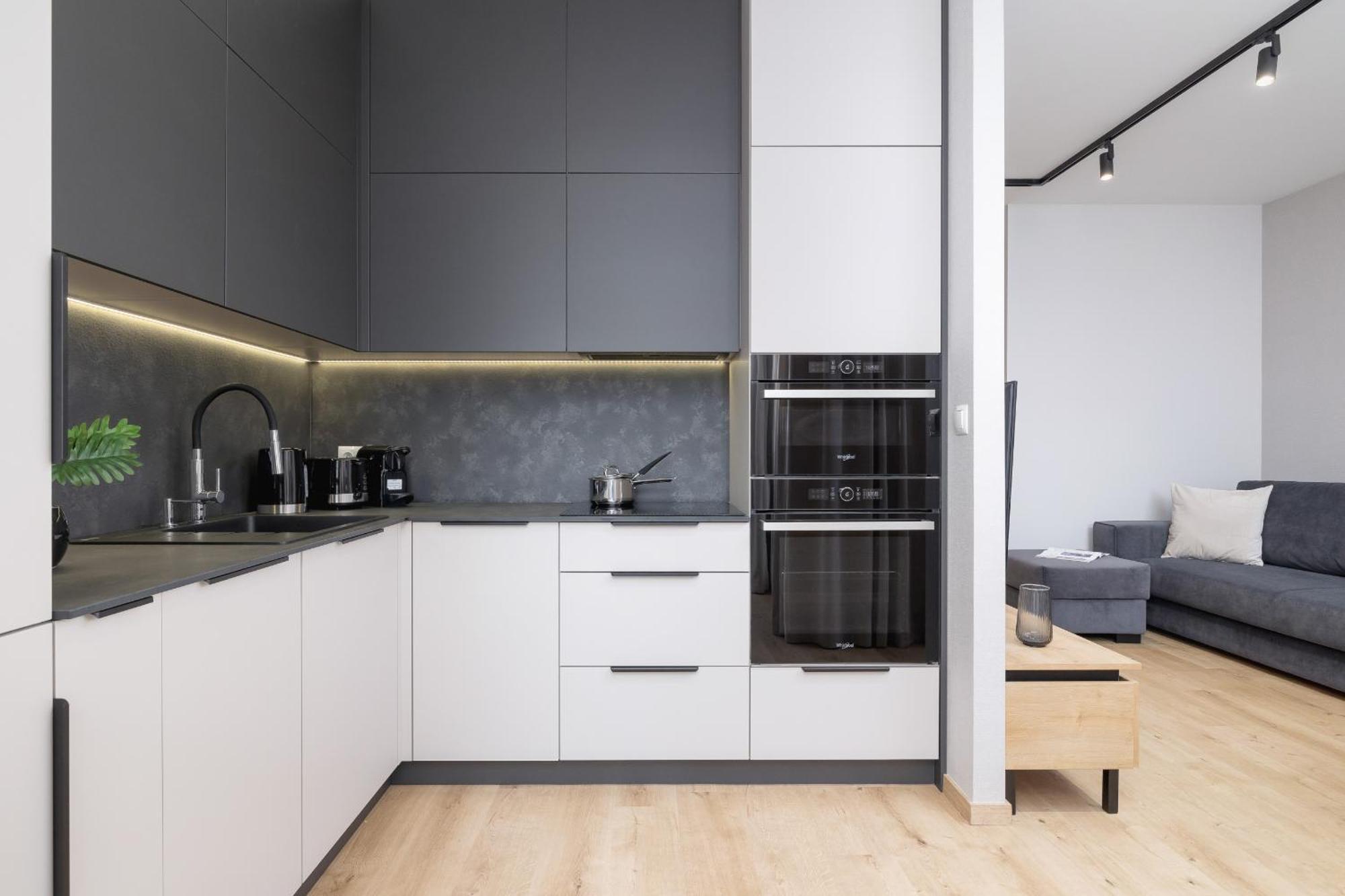 Bright Apartment In Krakow With Garden, Air Conditioning, Parking And Desk By Renters Prestige Exteriér fotografie