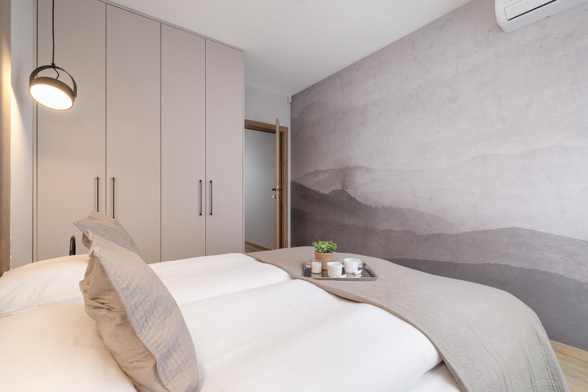 Bright Apartment In Krakow With Garden, Air Conditioning, Parking And Desk By Renters Prestige Exteriér fotografie