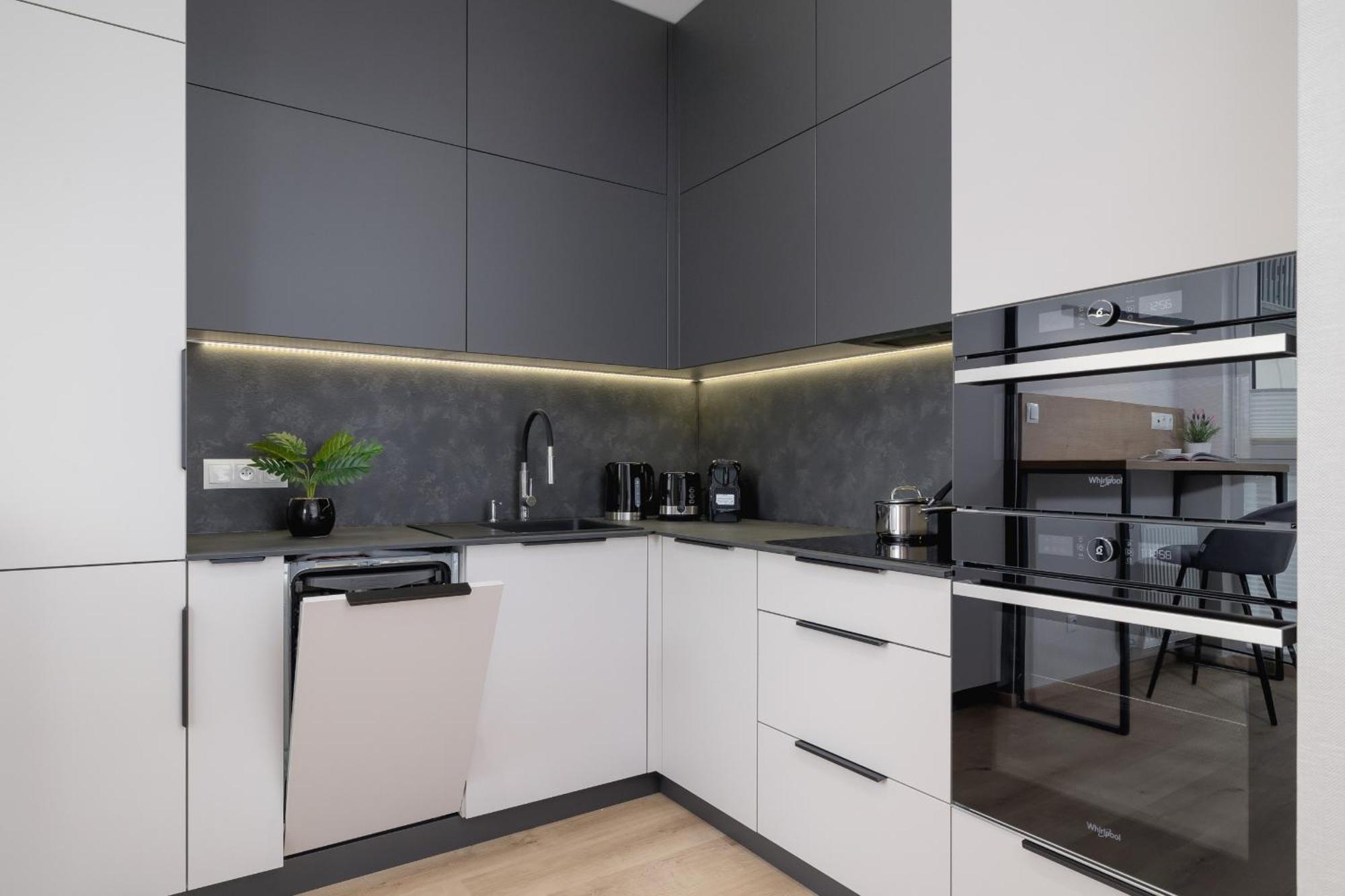 Bright Apartment In Krakow With Garden, Air Conditioning, Parking And Desk By Renters Prestige Exteriér fotografie