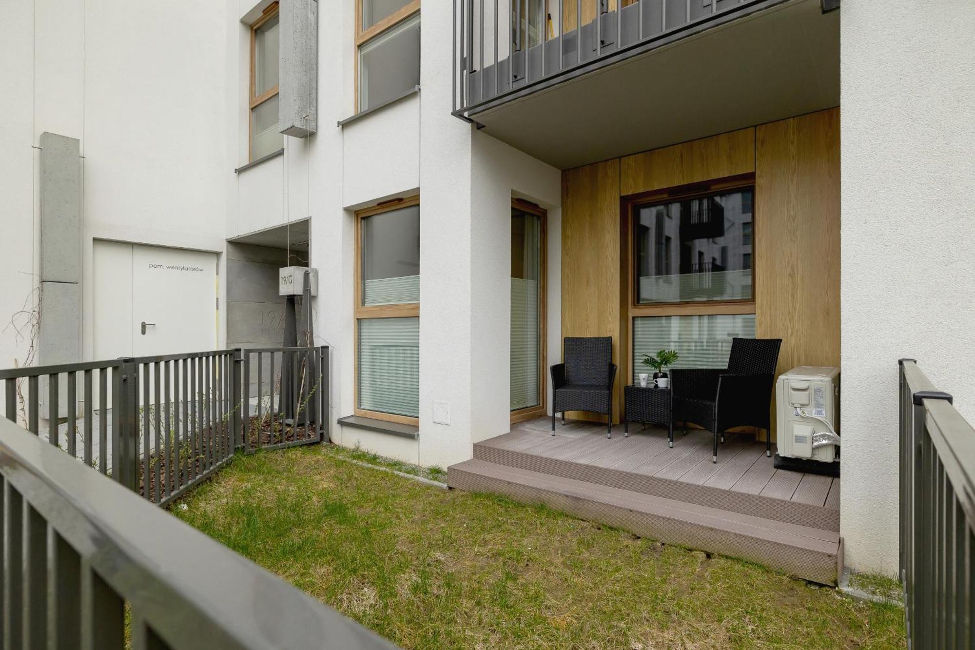 Bright Apartment In Krakow With Garden, Air Conditioning, Parking And Desk By Renters Prestige Exteriér fotografie