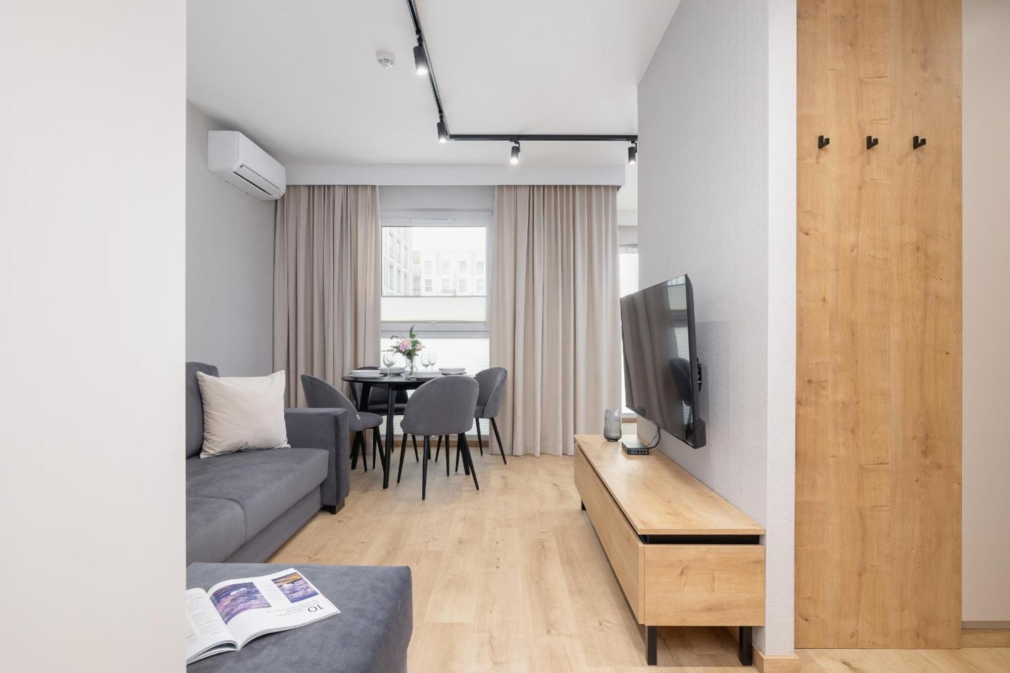 Bright Apartment In Krakow With Garden, Air Conditioning, Parking And Desk By Renters Prestige Exteriér fotografie