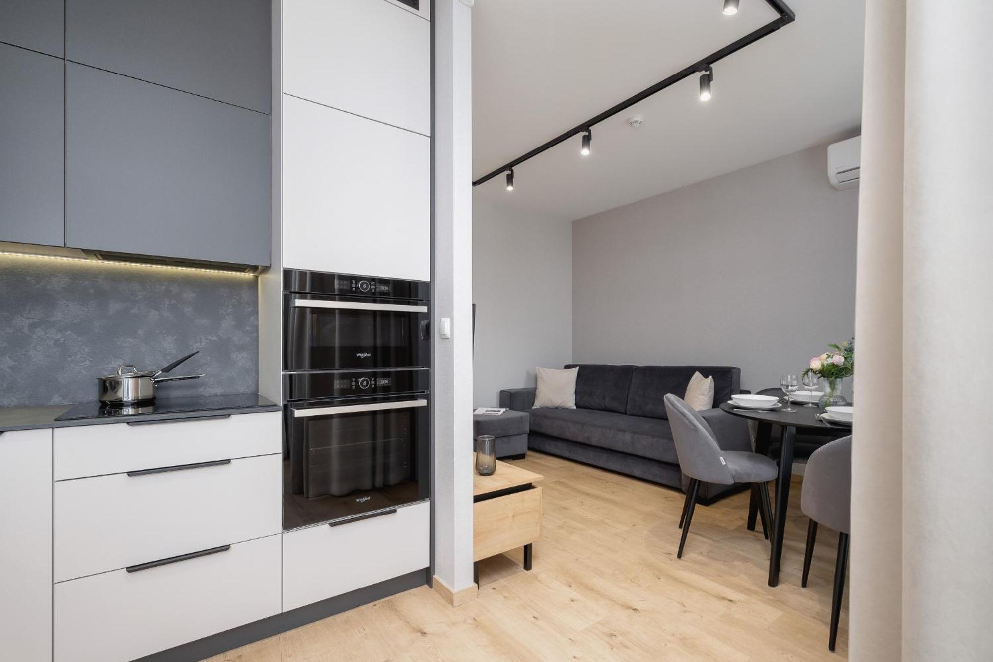 Bright Apartment In Krakow With Garden, Air Conditioning, Parking And Desk By Renters Prestige Exteriér fotografie