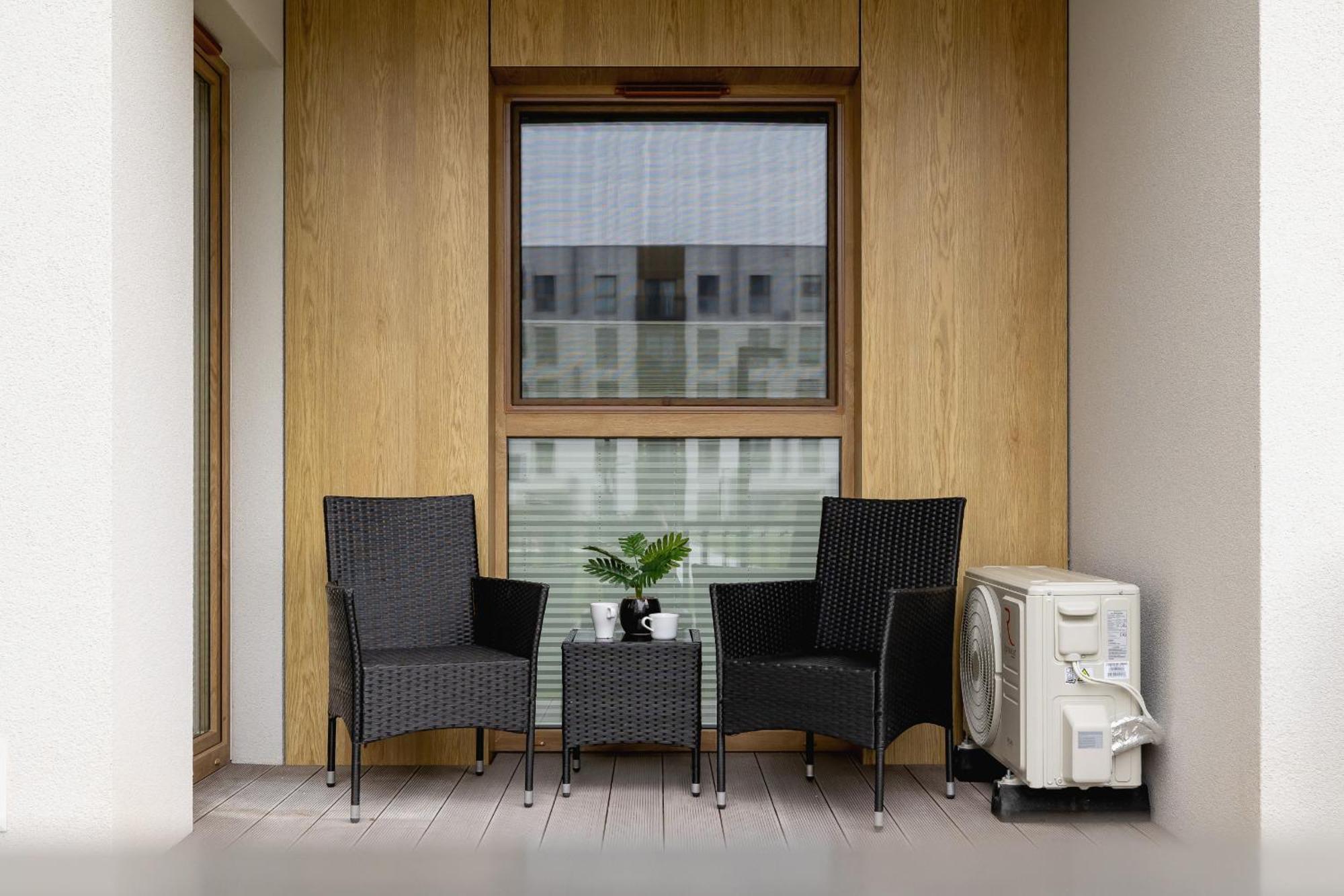 Bright Apartment In Krakow With Garden, Air Conditioning, Parking And Desk By Renters Prestige Exteriér fotografie