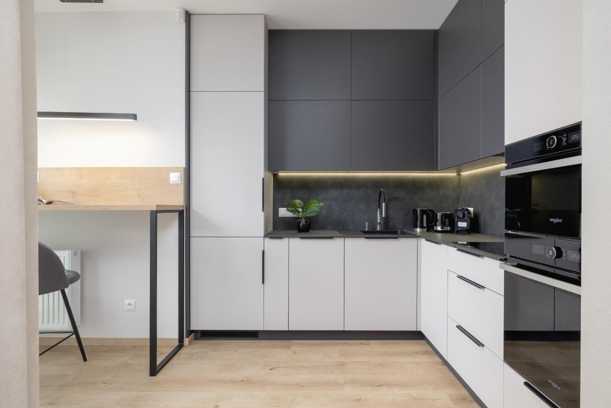 Bright Apartment In Krakow With Garden, Air Conditioning, Parking And Desk By Renters Prestige Exteriér fotografie