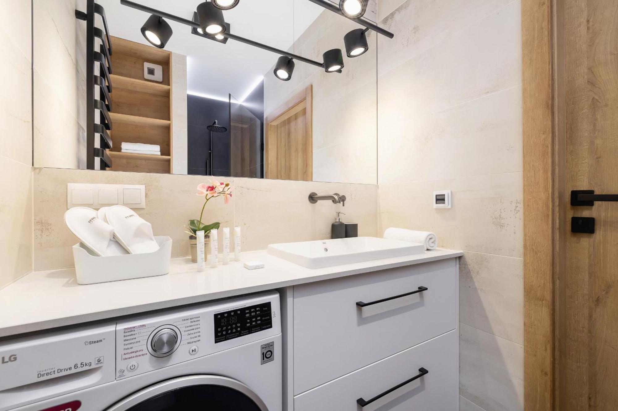 Bright Apartment In Krakow With Garden, Air Conditioning, Parking And Desk By Renters Prestige Exteriér fotografie