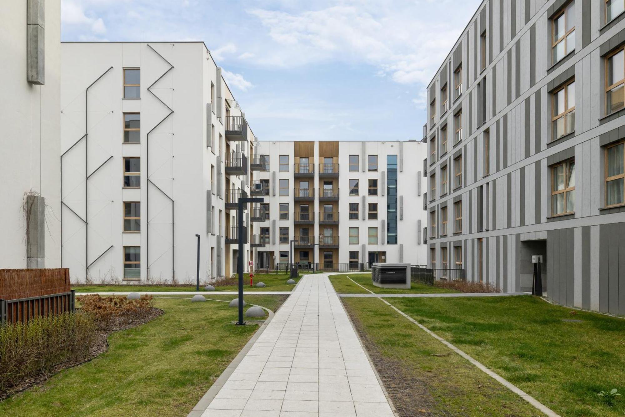 Bright Apartment In Krakow With Garden, Air Conditioning, Parking And Desk By Renters Prestige Exteriér fotografie